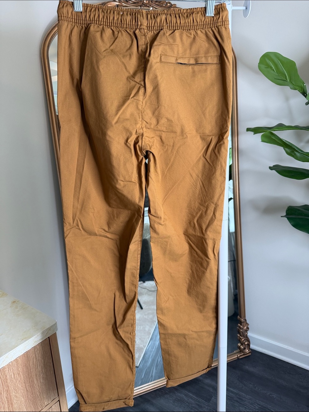 Old Navy Men's Cargo Drawstring Pants in Caramel - Picture 4 of 4